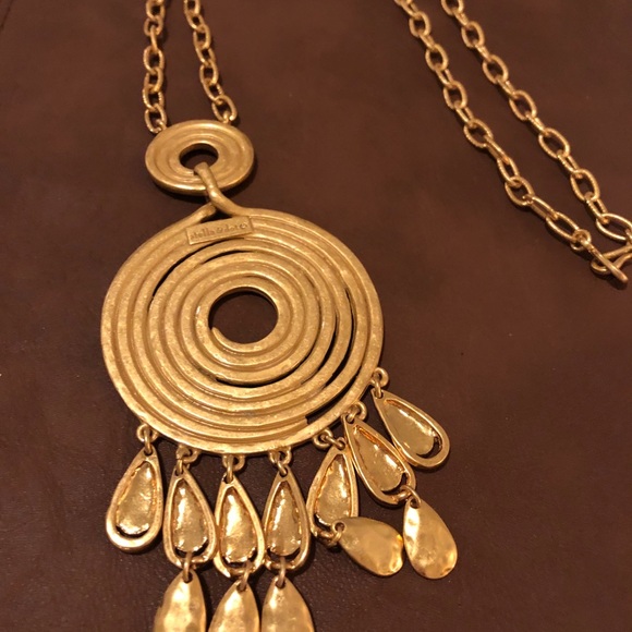 Two statement necklaces - Picture 8 of 14